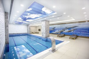 Indoor pool, sun loungers