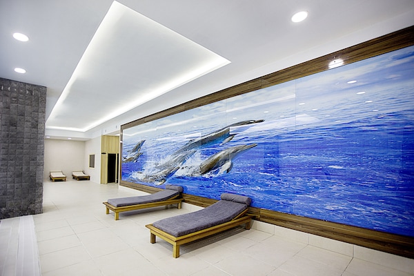 Indoor pool, pool loungers