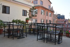 Outdoor dining - Hotel Green Orchid (Kathmandu)