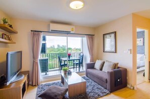 2-Bedroom Apartment  | 거실 | 평면 TV