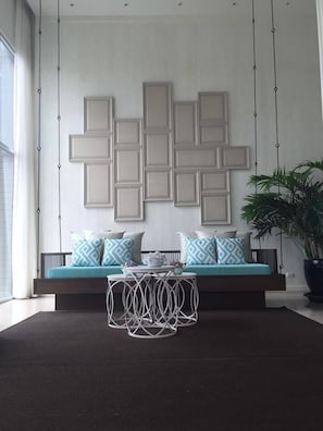 로비 좌석 공간