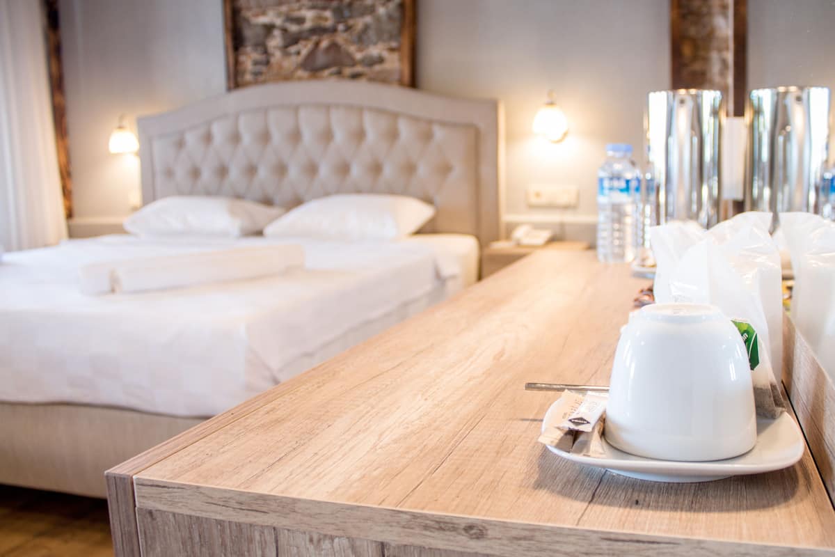 suite, sea view | premium bedding, in-room safe, desk, free wifi