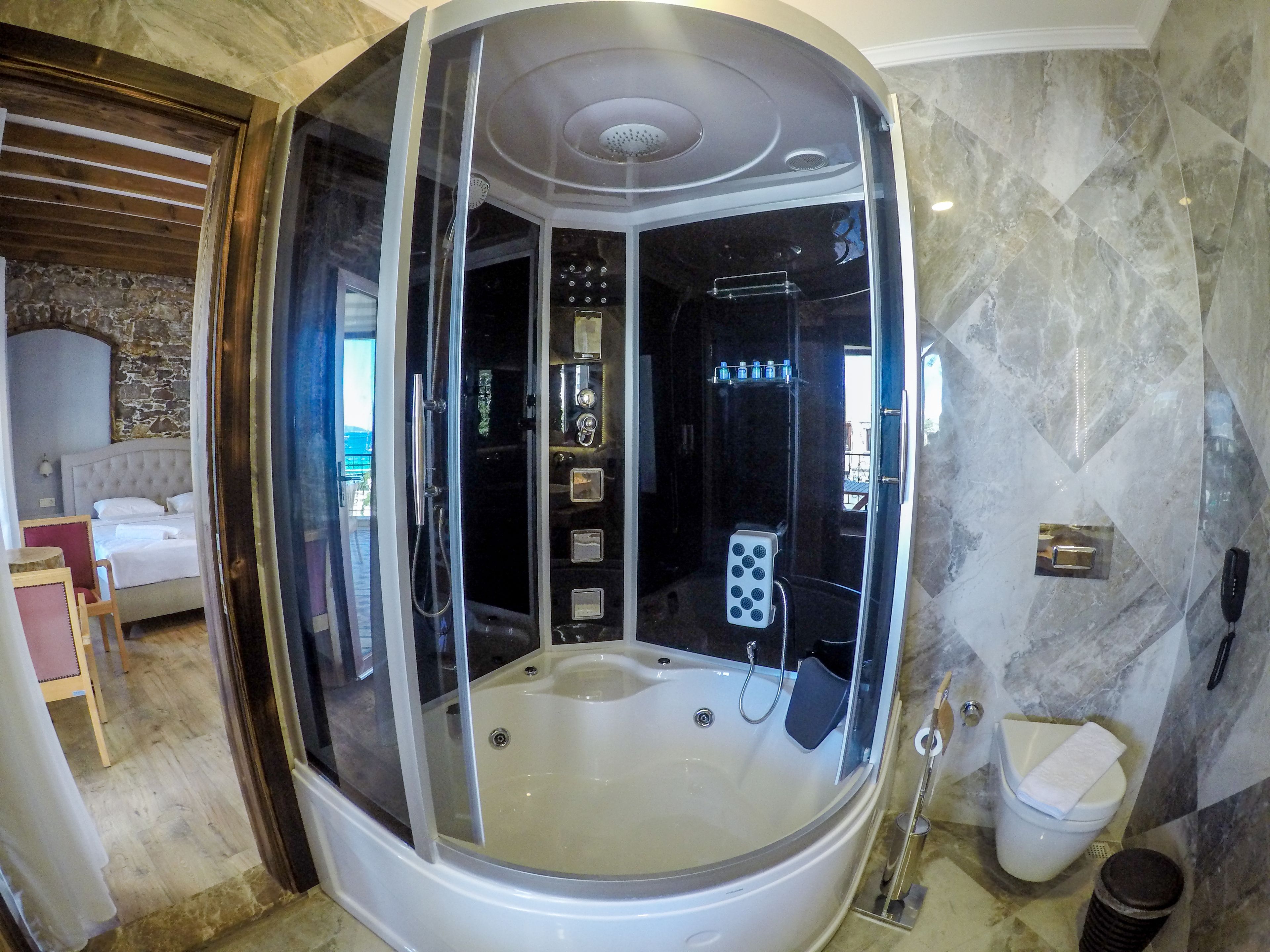 suite, sea view | jetted bathtub