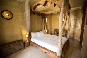 Kamar Double Standar | Pemandangan halaman