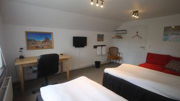 Economy Double Room, 2 Twin Beds, Shared Bathroom, Garden View | Desk, free WiFi, bed sheets