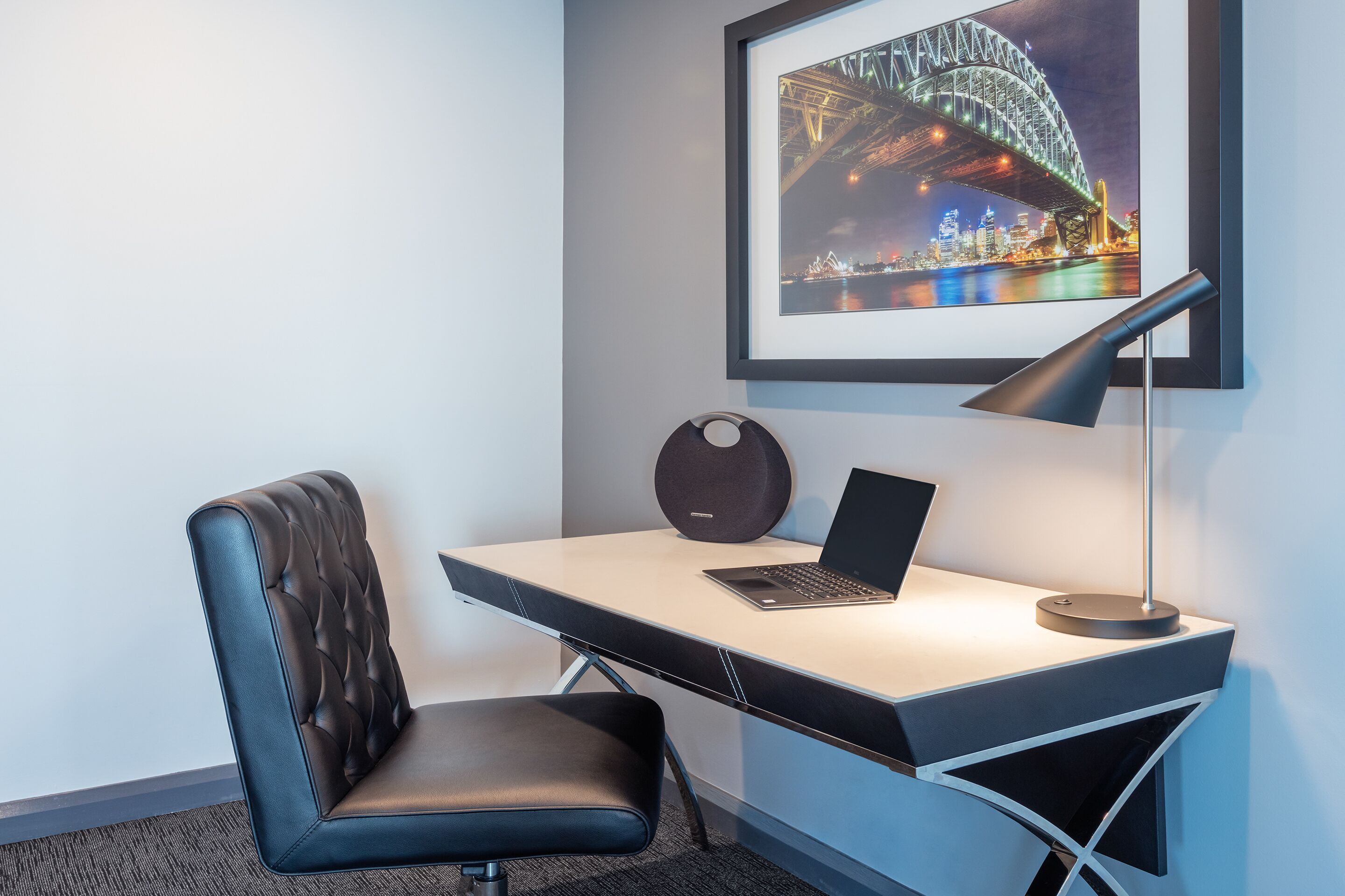 Suite, 2 chambres (Horizon) | Aire de séjour | Téléviseur à écran plat de 50 po avec télévision par câble