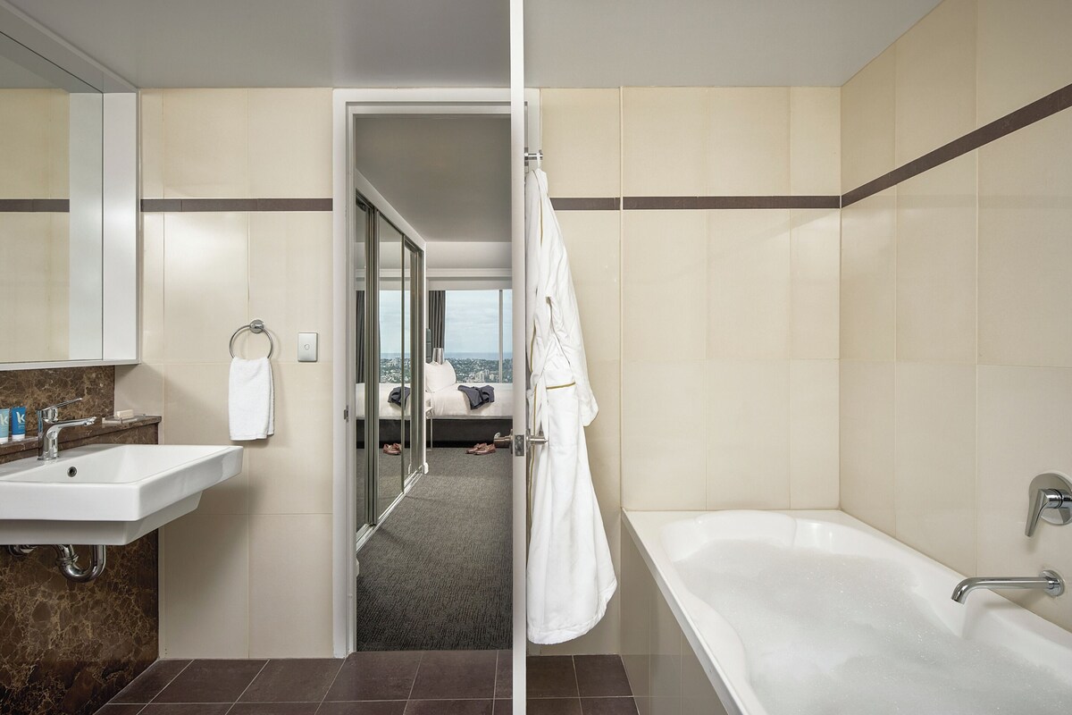 Meriton Suites World Tower, Sydney