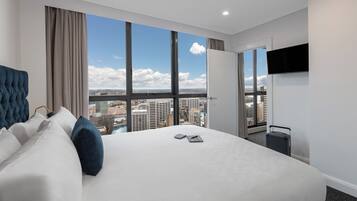 3 Bedroom West Penthouse | Premium bedding, in-room safe, desk, iron/ironing board