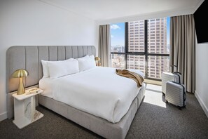 Premium bedding, in-room safe, desk, iron/ironing board - Meriton Suites Pitt Street, Sydney (Sydney)