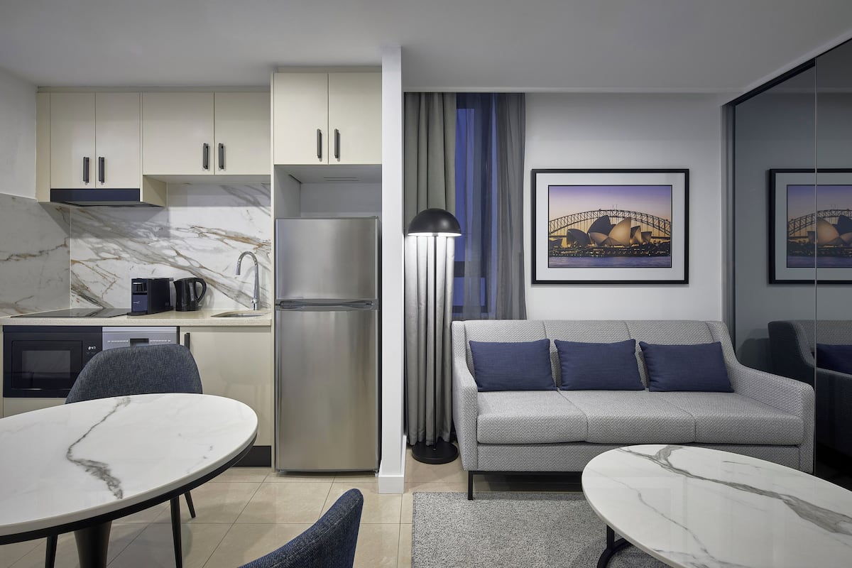 Studio Luxe Suite | Premium bedding, in-room safe, desk, iron/ironing board