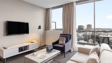 1 Bedroom Balcony Sky Suite | Living area
