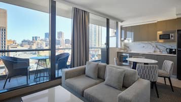 1 Bedroom Balcony Suite | Living area