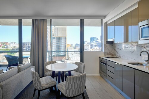 Meriton Suites Campbell Street, Sydney
