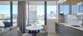 Meriton Suites Campbell Street, Sydney