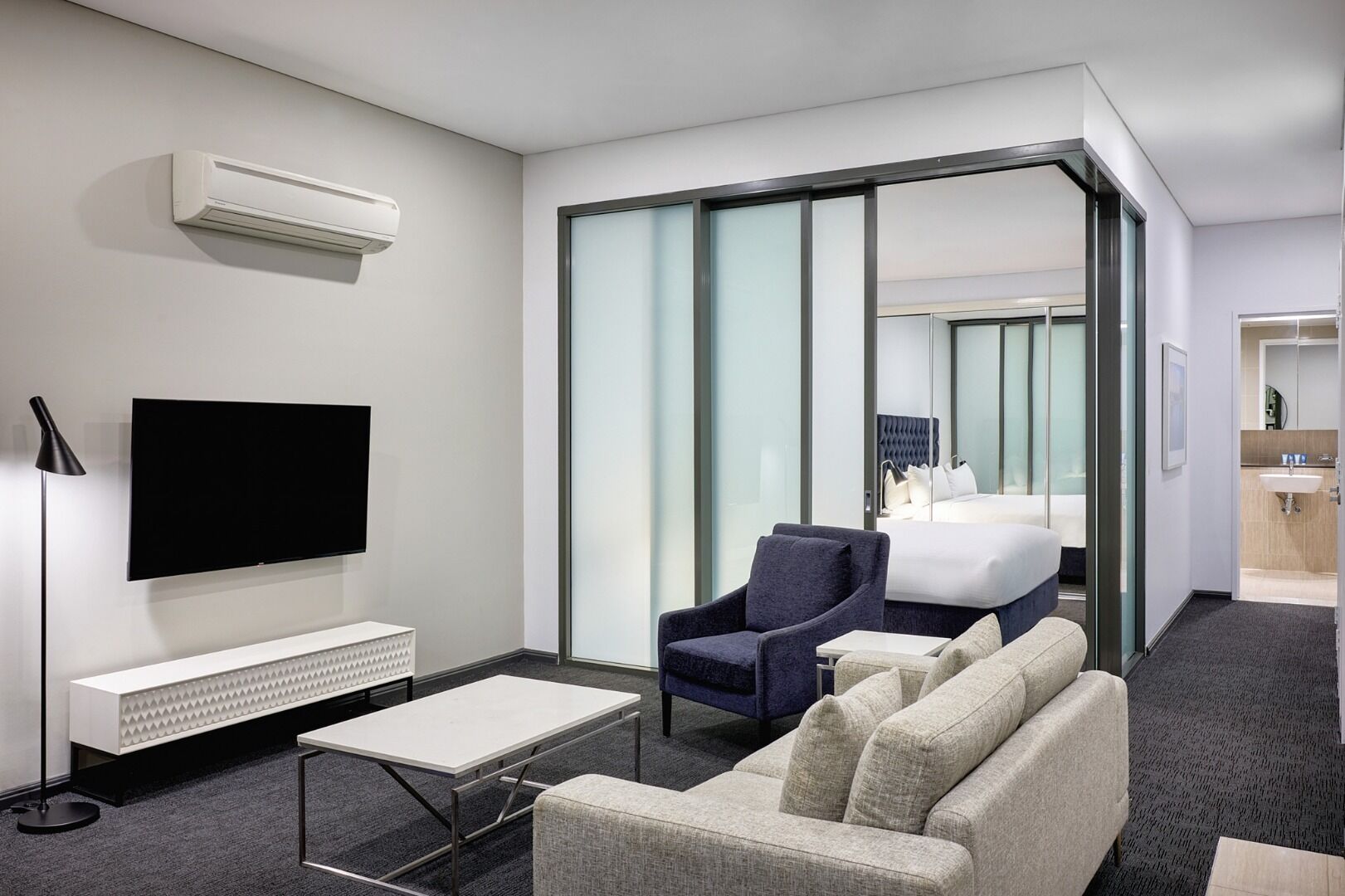 Studio (Cube Suite) | Peralatan tempat tidur premium, peti besi dalam bilik 