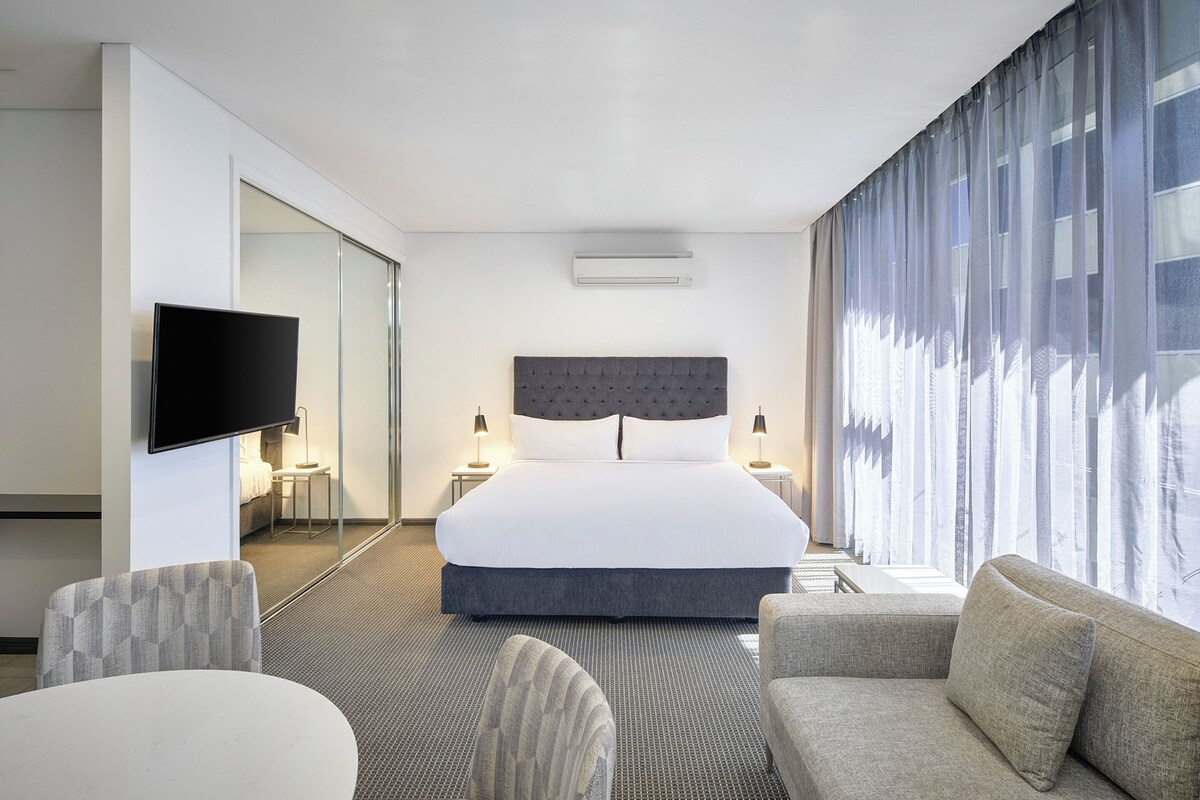 Meriton Suites Campbell Street, Sydney