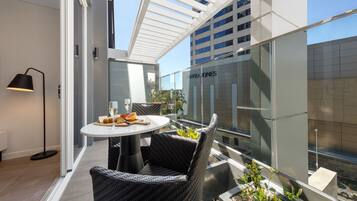 1 Bedroom Loft Suite | Terrace/patio