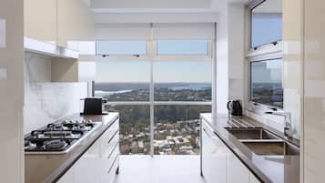 3 Bedroom Suite | Private kitchen | Full-sized fridge, microwave, oven, stovetop