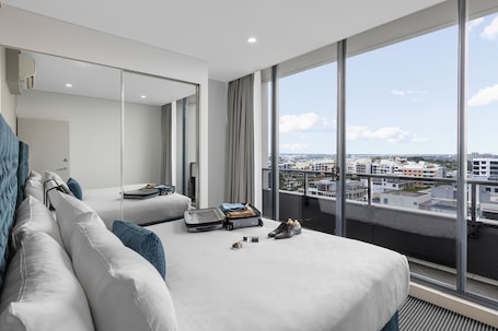 2 Bedroom Park Suite | Premium bedding, in-room safe, desk, laptop workspace