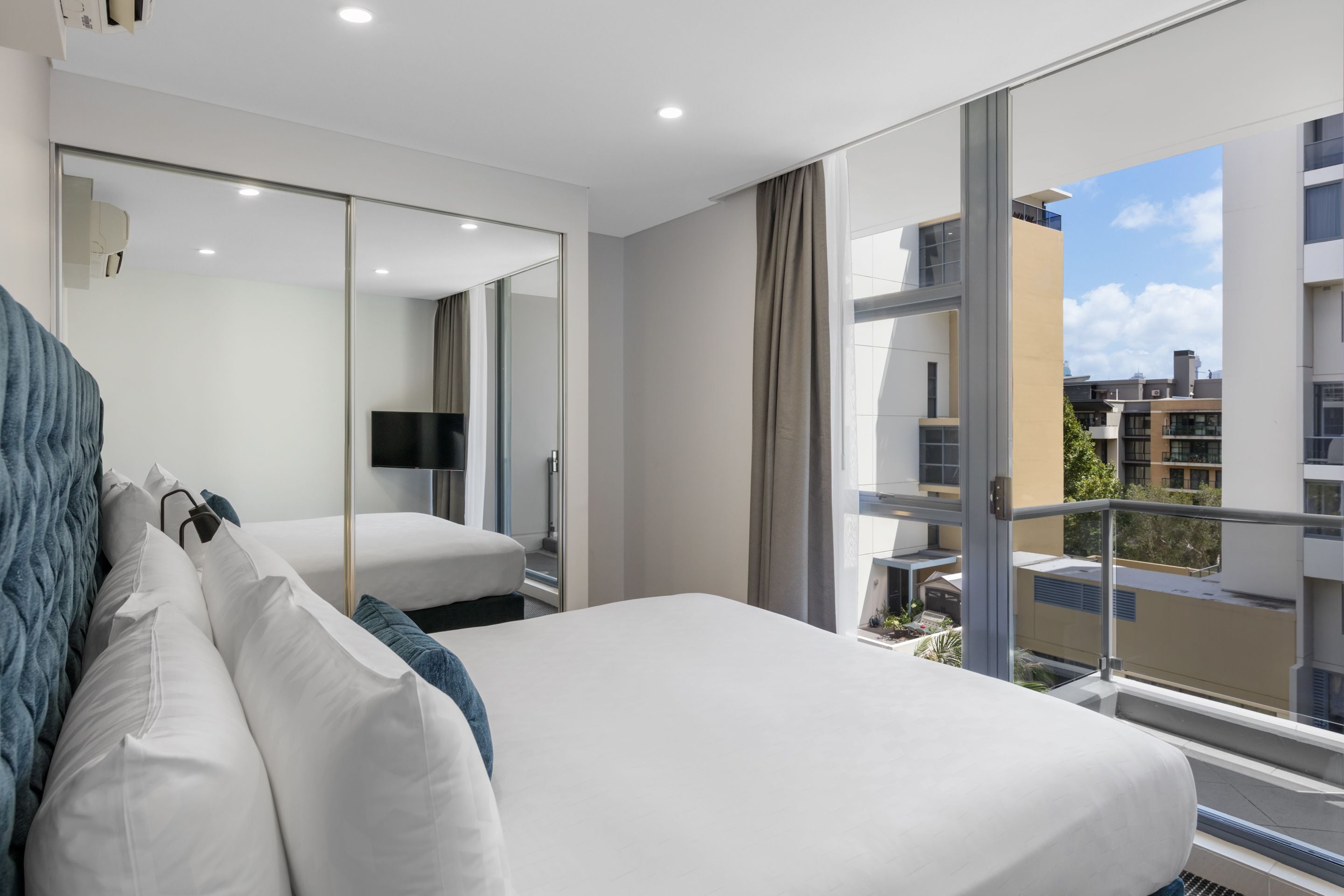 Meriton Suites Waterloo — image 15
