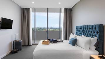 Premium bedding, in-room safe, desk, laptop workspace