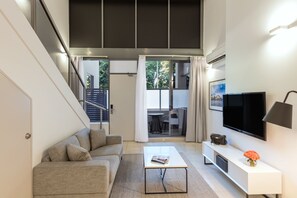 Suite, 1 dormitori (Street) | Sala d'estar | Televisor de pantalla plana