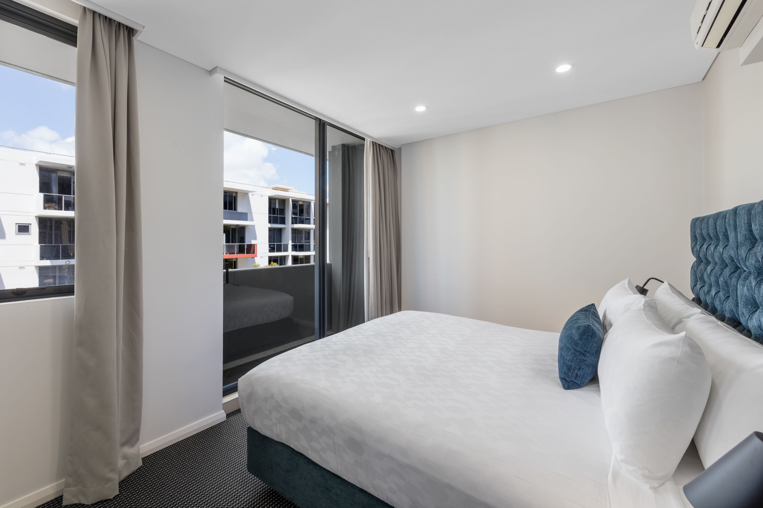 Meriton Suites Waterloo — image 10
