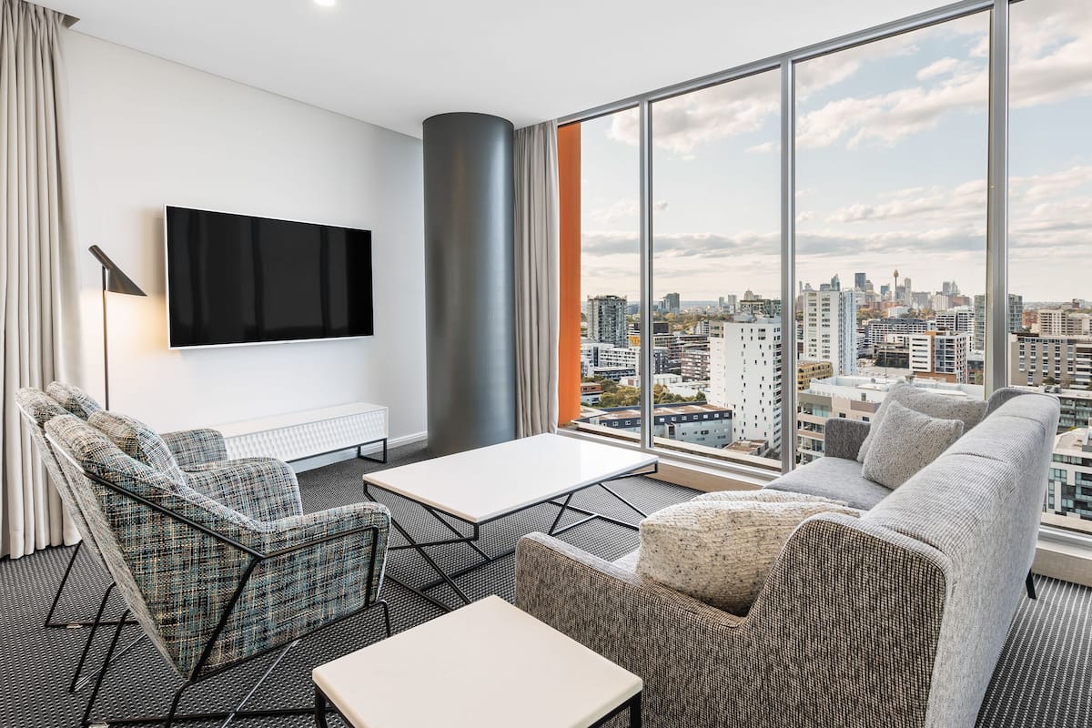 3 Bedroom Suite | Premium bedding, in-room safe, desk, laptop workspace