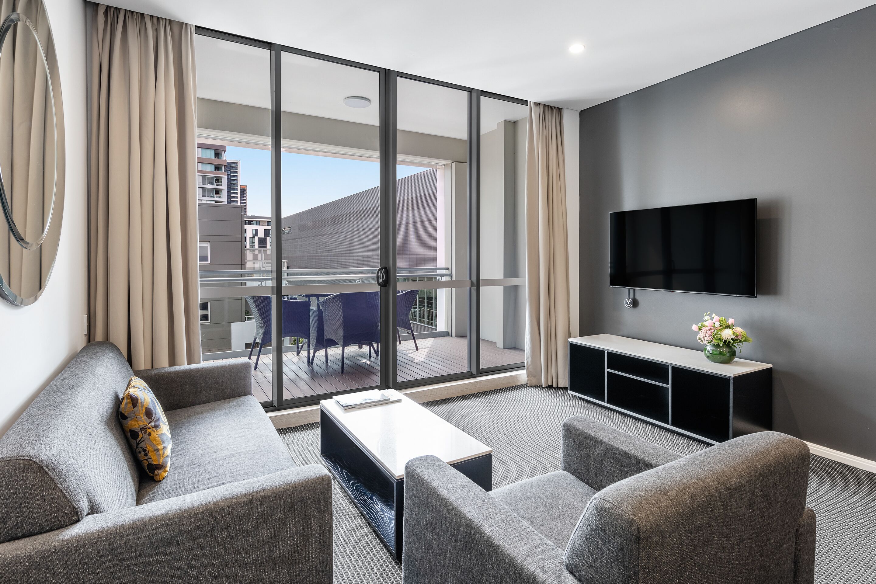 Meriton Suites Zetland — image 7