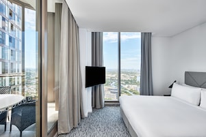 4 Bedroom Westport Penthouse | Premium bedding, in-room safe, blackout drapes, soundproofing
