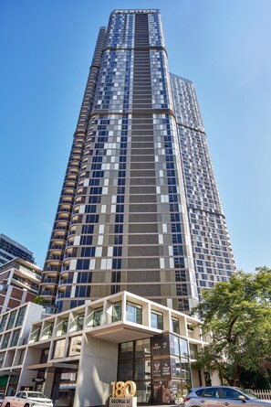 Exterior - Meriton Suites George Street, Parramatta (Parramatta)