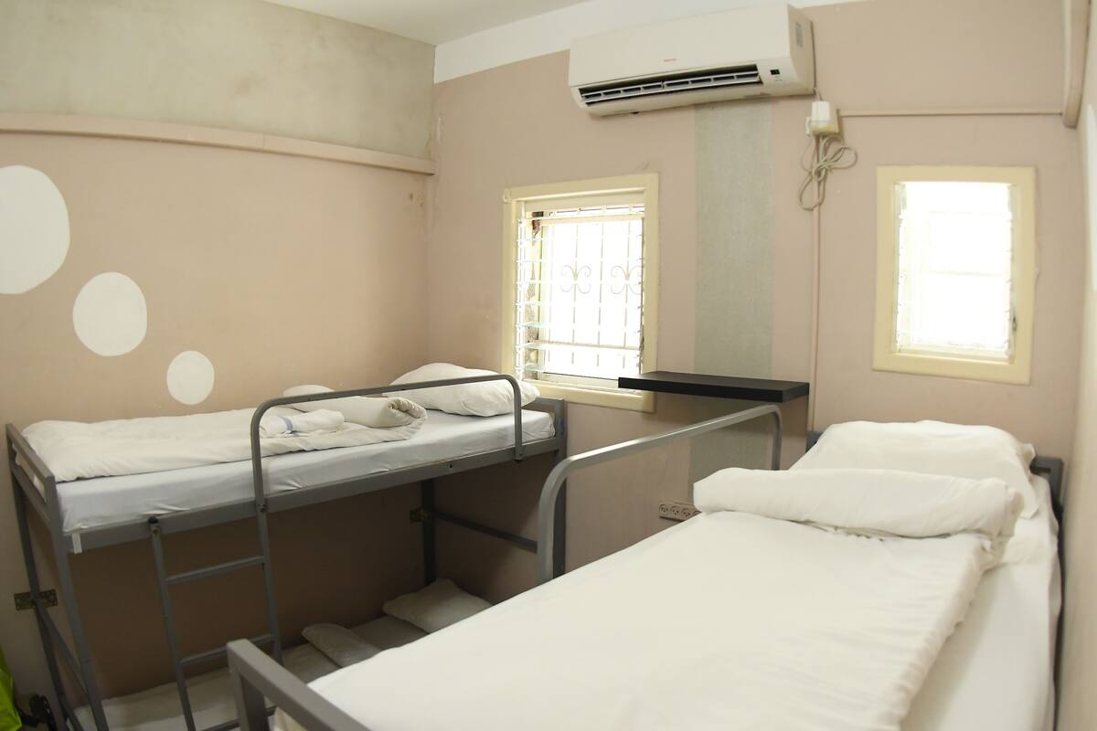 Basic Shared Dormitory, 1 Bedroom (4 people) | Desk, free WiFi