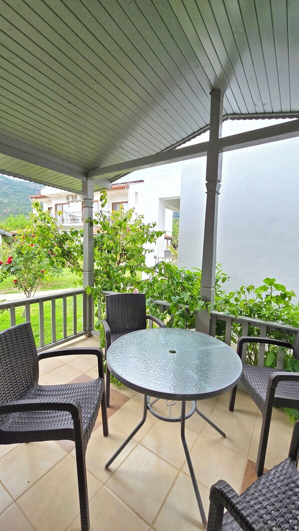 Bungalow | Postazione laptop, Wi-Fi gratuito