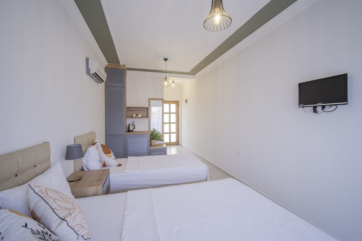 superior room, sea view | 1 bedroom, laptop workspace, free wifi