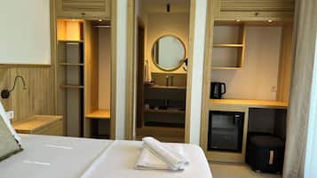 Kamar Deluks | Ruang kerja ramah laptop dan Wi-Fi gratis