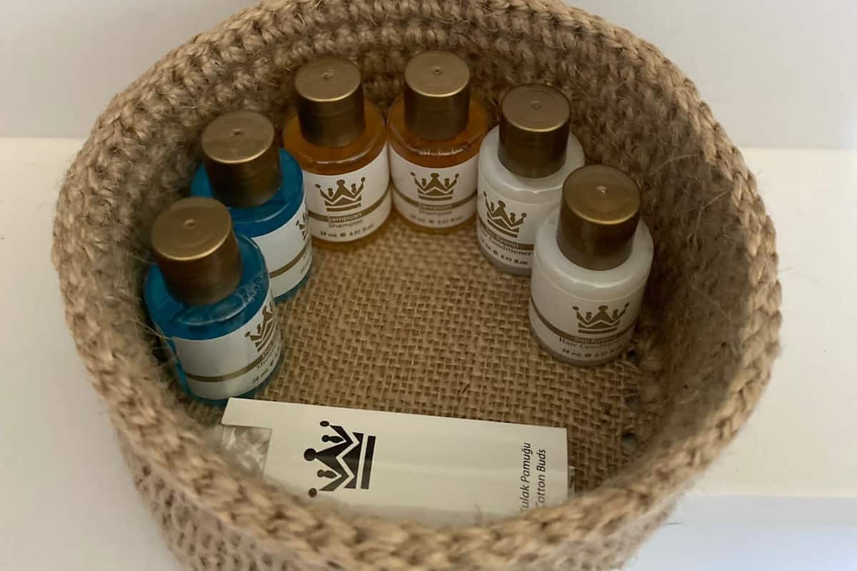 superior room, sea view | bathroom amenities | shower, hair dryer, towels