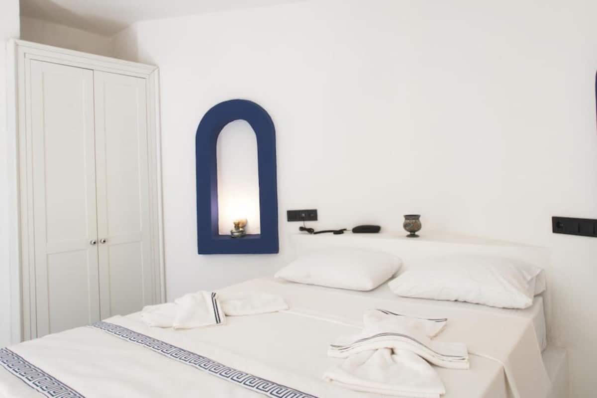 1 bedroom, premium bedding, minibar, in-room safe