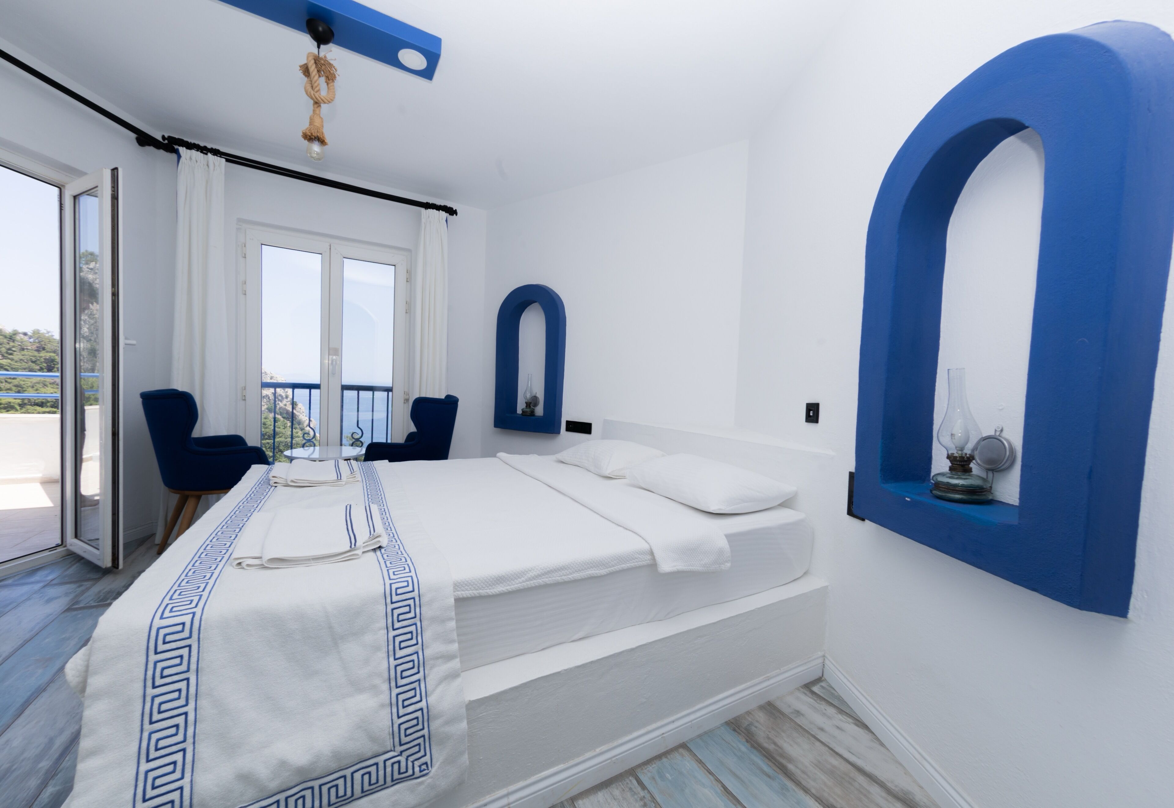 Deluxe-Suite, 1 Schlafzimmer | 1 Schlafzimmer, hochwertige Bettwaren, Minibar, Zimmersafe