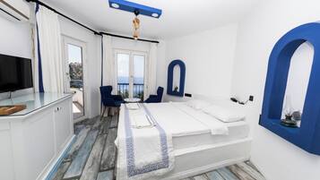 Deluxe Suite, 1 Bedroom | 1 bedroom, premium bedding, minibar, in-room safe