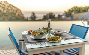 Frokost, lunsj og middag serveres