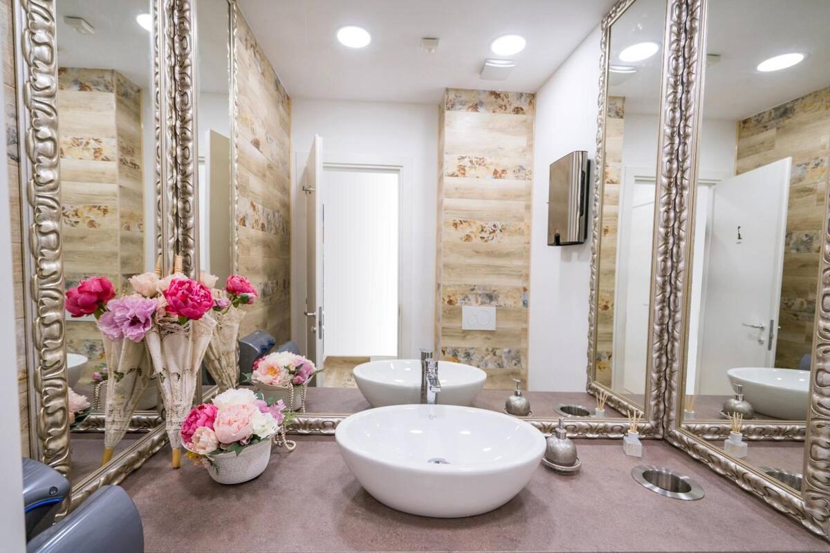 free toiletries, slippers, towels, shampoo