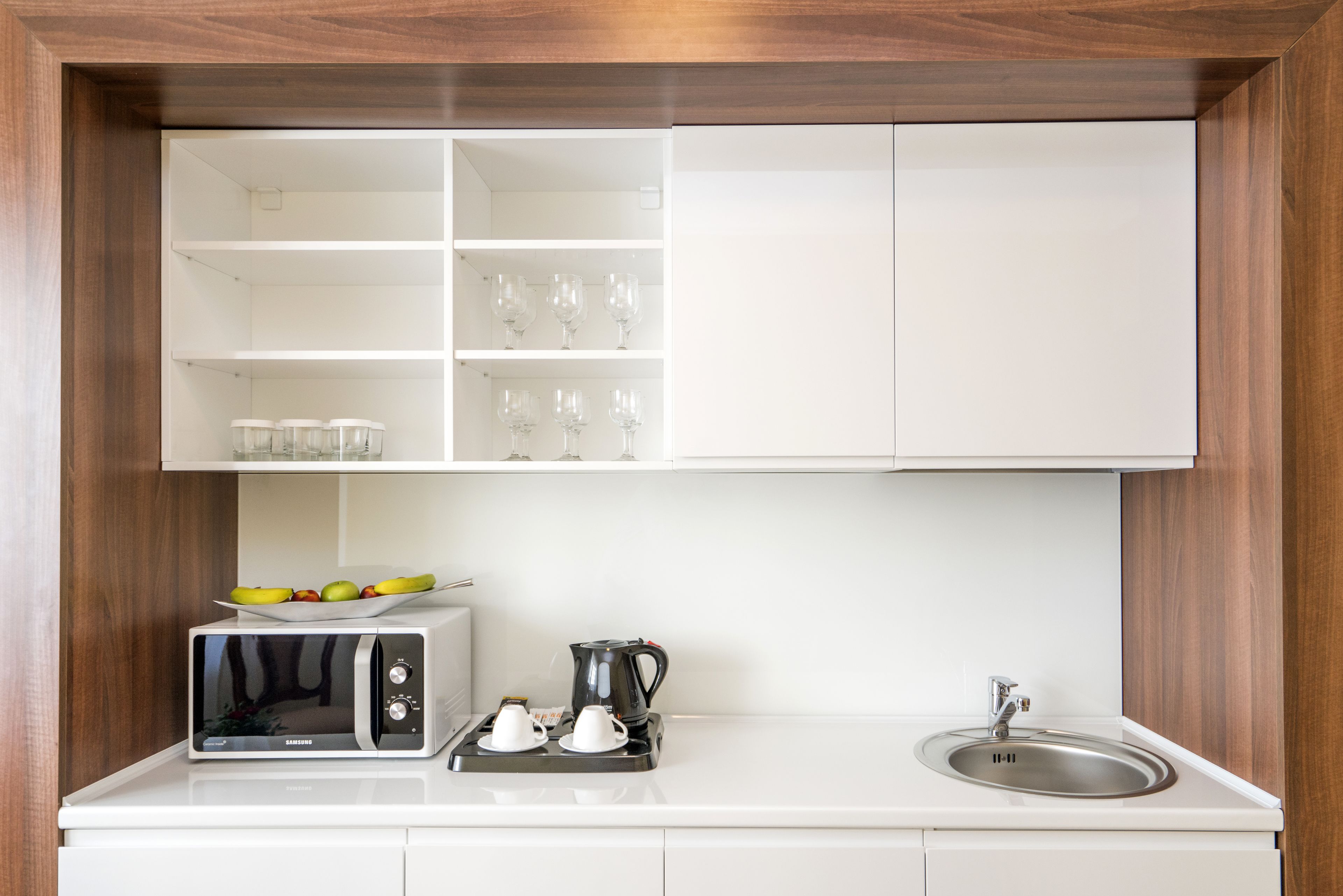 presidential suite, 1 bedroom, kitchen | private kitchenette | fridge, microwave, coffee/tea maker, electric kettle