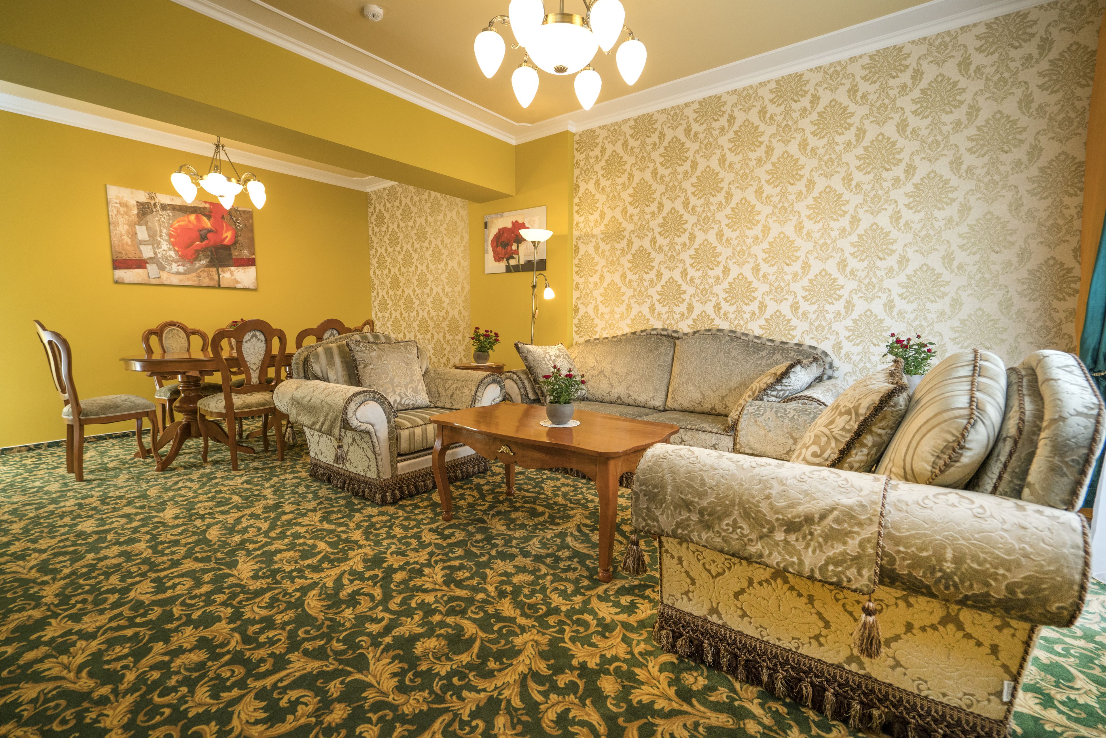 presidential suite, 1 bedroom, kitchen | living room | flat-screen tv