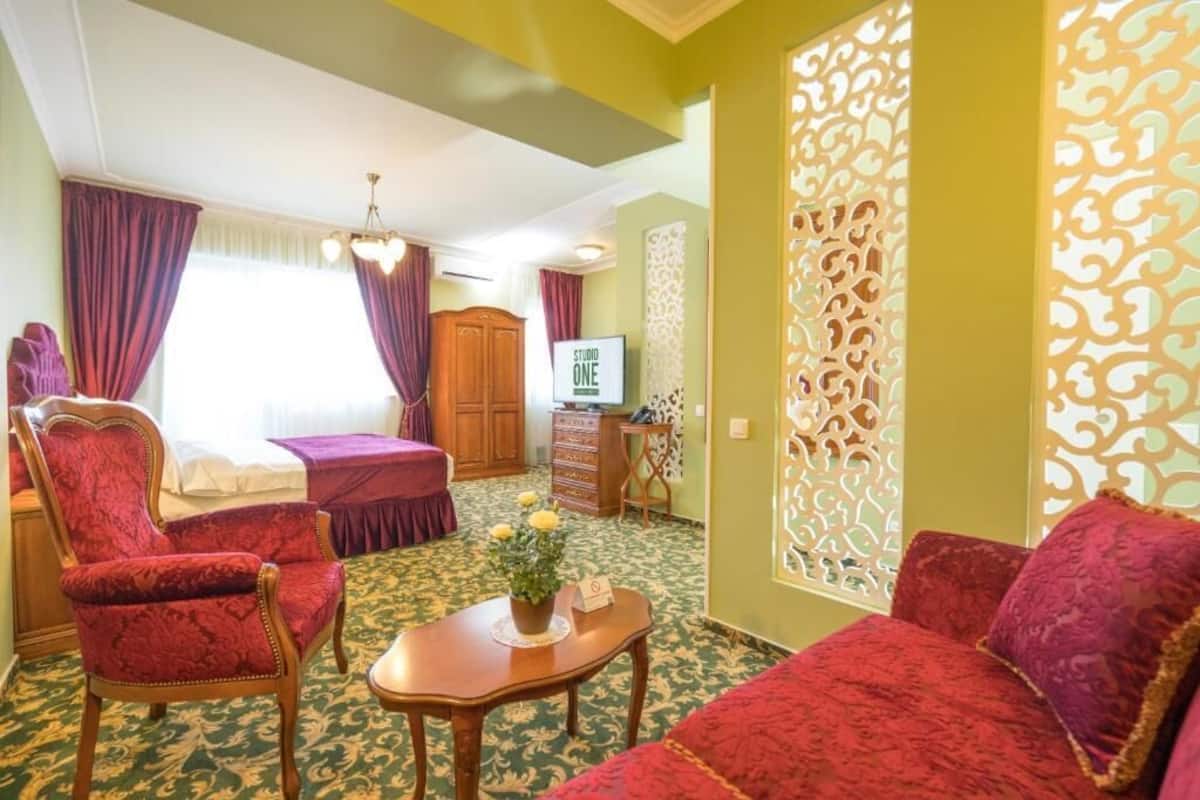 1 bedroom, premium bedding, minibar, in-room safe