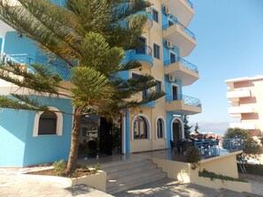Property entrance - Blue Saranda Hotel (Sarandë)