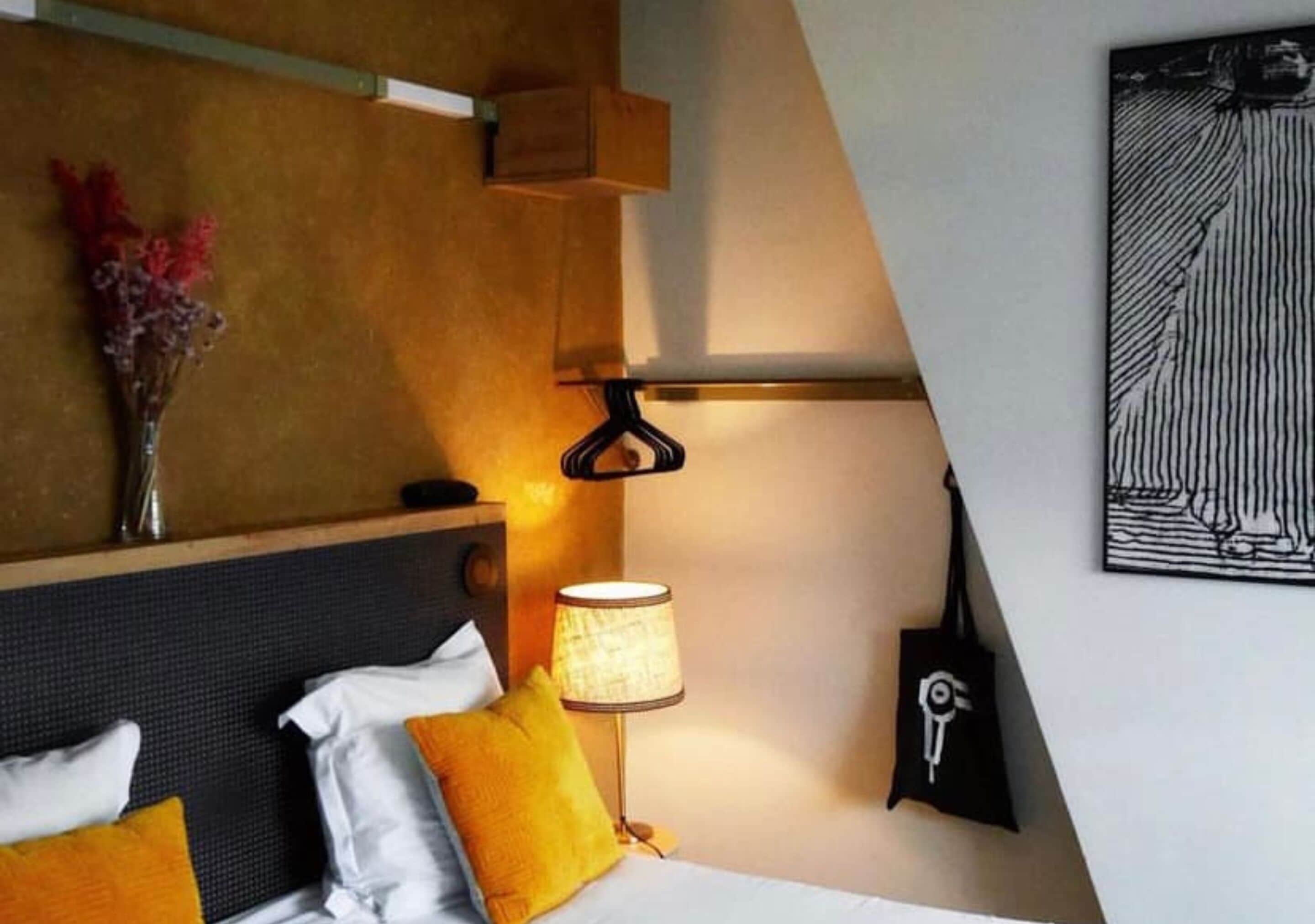 comfort room, 1 queen bed | 1 bedroom, premium bedding, in-room safe, desk