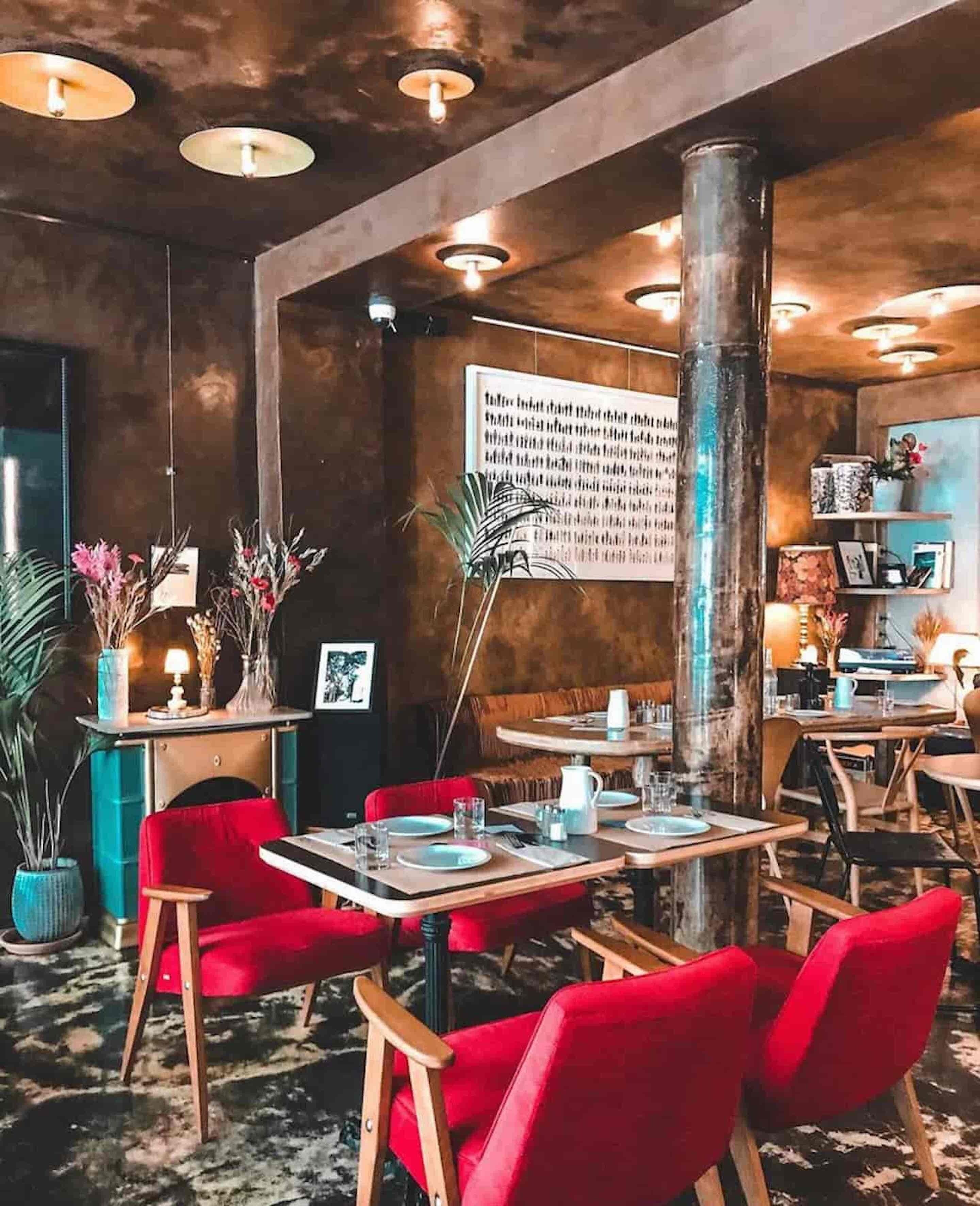 Tägliches kontinentales Frühstück (15 EUR pro Person)