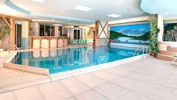 Indoor pool, sun loungers