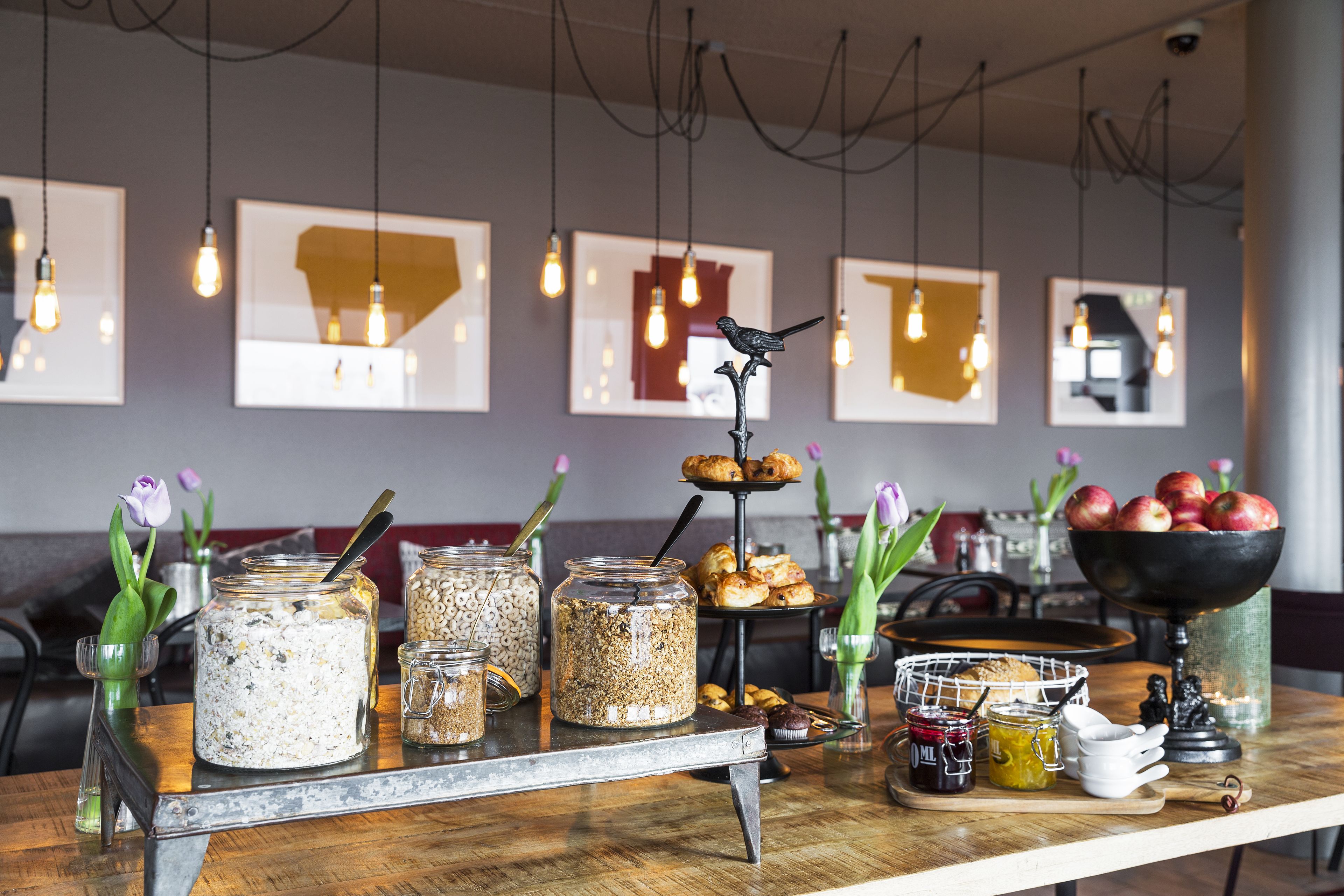 daily full breakfast (isk 3500 per person)