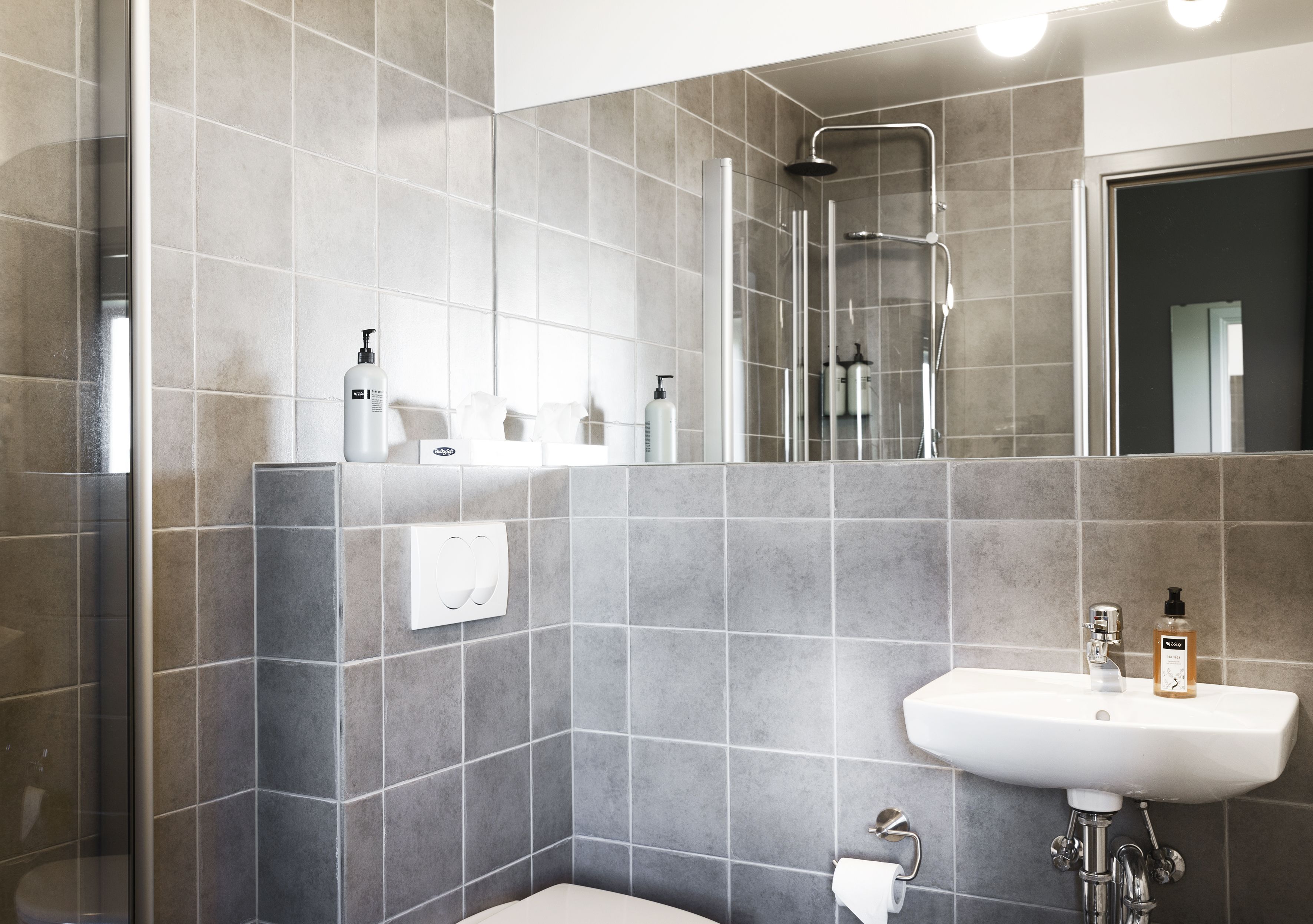 superior double room, mountain view | bathroom | shower, free toiletries, hair dryer, towels